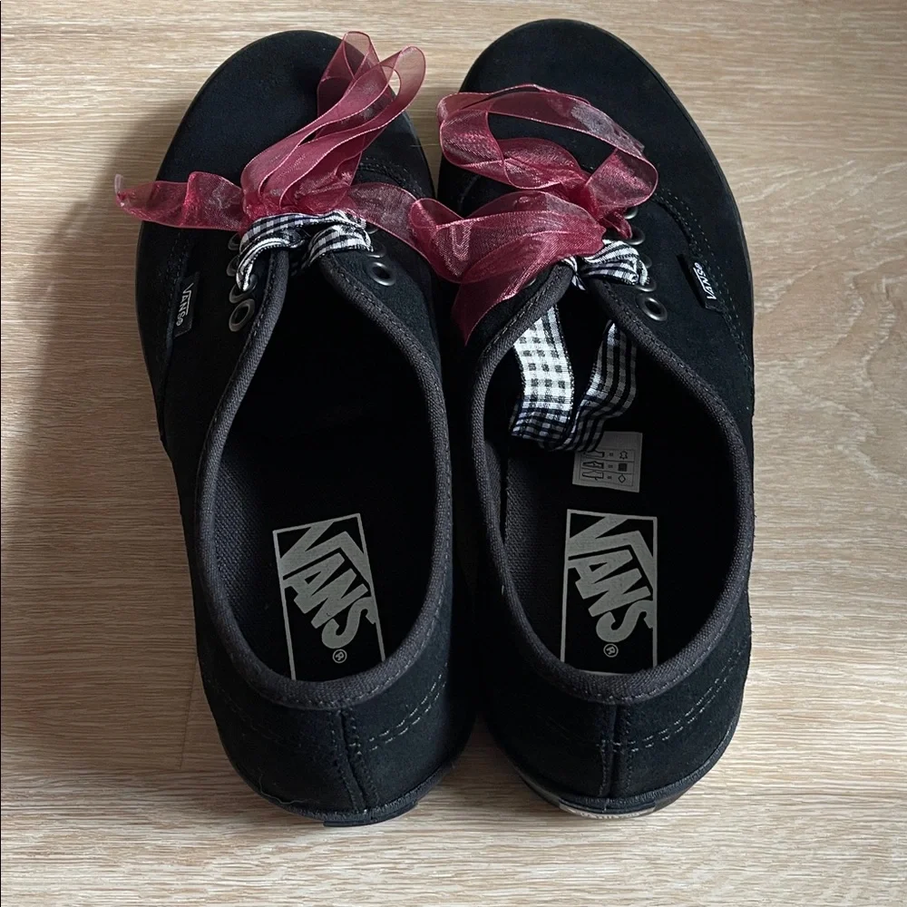 New with box Vans suede authentic lowpro - Picture 6 of 9